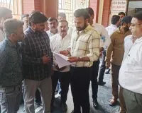 शामली: नगर पालिका परिषद के सफाई कर्मचारियों ने मुख्यमंत्री को ज्ञापन सौंपकर अपनी मांगें रखीं