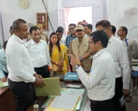 मंडलायुक्त ने कलेक्ट्रेट का किया औचक निरीक्षण, लंबित फाइलों पर जताई नाराजगी