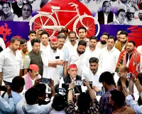 मेरठ सेंट्रल मार्केट विवाद: अखिलेश यादव से मिले व्यापारी; आधी रात को पुलिसिया कार्रवाई पर जताया भारी रोष