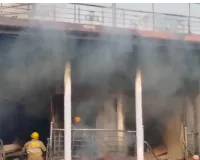 बलिया में किराना स्टोर में लगी आग, मां-बेटे की जल कर मौत , जान बचाने छत से कूदा पिता घायल