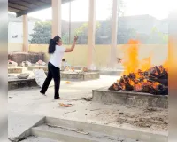 मुजफ्फरनगर में गरीबी के अंतिम संस्कार में शालू सैनी ने पेश की मिसाल, निभाया रिश्ते का फर्ज 