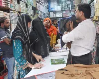 शामली में ईद-उल-फितर की तैयारियों के चलते बाजारों में खरीदारी की भारी भीड़