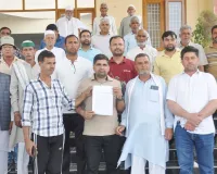 शामली: मखमूलपुर के ग्रामीणों ने अवरुद्ध नाले को खोलने की मांग को लेकर DM को ज्ञापन सौंपा