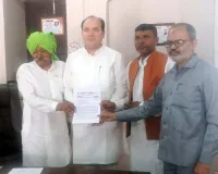 शामली में राष्ट्रीय वाल्मीकि समाज ने सफाई कर्मचारियों की समस्याओं के समाधान हेतु मुख्यमंत्री को ज्ञापन सौंपा