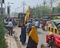 रॉयल बुलेटिन की खबर का बड़ा असर, सड़क किनारे लगी अस्थायी दुकानों पर चला नगर निगम का अभियान