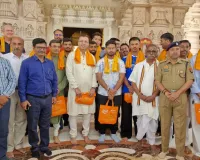 आईपीएल शुरू होने से पहले लखनऊ सुपर जॉइंट्स की टीम राम लला के दरबार पहुंची