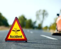 शामली में तेज रफ्तार कार ने बाइक सवार को रौंदा, गंभीर हालत में आईसीयू में भर्ती