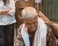 पापा-दादा चपरासी, बेटी बनी IAS: बुलंदशहर की शिखा और गाजीपुर की प्रियंका की प्रेरक कहानी..UPSC में लहराया परचम 