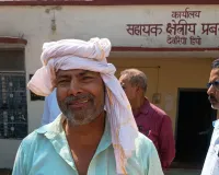 देवरिया रोडवेज में हंगामा: बस चालक-कंडक्टर की पिटाई के विरोध में चक्का जाम, थमे बसों के पहिए