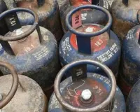 मुंबई में गैस संकट से 20 फीसदी होटल-रेस्टोरेंट बंद, पेट्रोलियम मंत्री से आपूर्ति सुचारू रखने की मांग