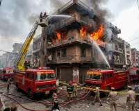 गाजियाबाद के खोड़ा में 5 मंजिला इमारत में भीषण आग, 150 लोगों की जान पर बनी, अवैध निर्माण की खुली पोल