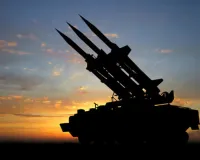 दुबई में मिसाइल अलर्ट: UAE एयर डिफेंस ने नाकाम किए हमले, निवासियों को सुरक्षित रहने की सलाह