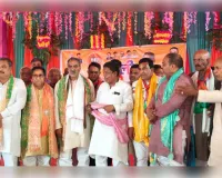 मुज़फ्फरनगर: पूर्व विधायक प्रमोद उटवाल के होली मिलन में जमकर थिरके भाजपाई, फूलों की वर्षा से हुआ भव्य स्वागत