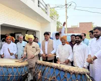 ग्रेटर नोएडा में  ग्रामीणों ने नगाड़ा बजाकर गुर्जर महासभा के राष्ट्रीय अध्यक्ष का किया स्वागत