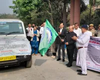 नोएडा :  राष्ट्रीय लोक अदालत के लिए जिला जज ने प्रचार वाहन को दिखाई  हरी झंडी