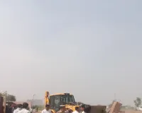 ग्रेटर नोएडा प्राधिकरण ने अवैध कालोनी काट रहे कालोनाइजरों के मंसूबों पर फेरा पानी, 20  करोड़ की भूमि अतिक्रमण मुक्त 