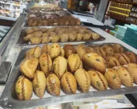 मुरादाबाद में होली से पहले मिठाइयों की धूम, दुकानों पर उमड़ रही भीड़