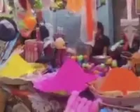 अमरोहा: होली के उल्लास से सजे बाजार, रंग-गुलाल और पिचकारियों की बढ़ी मांग