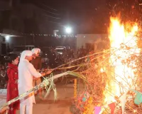 मुरादाबाद: रिजर्व पुलिस लाइन्स में SSP सतपाल अंतिल ने विधि-विधान से कराया होलिका दहन