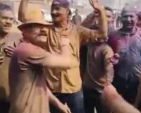 संभल में पुलिस लाइन में होली की धूम, एसपी कृष्ण कुमार विश्नोई के डांस वीडियो ने सोशल मीडिया पर मचाया धमाल