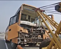 मुरादाबाद में बारातियों से भरी बस और ट्रक की भिड़ंत, छह लोग घायल