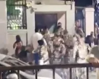 मुरादाबाद में गायक बादशाह के कार्यक्रम के दौरान हंगामा, विश्वविद्यालय के बाहर लाठीचार्ज के बाद भगदड़, वीडियो वायरल 