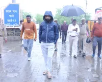 तेज बारिश के बीच सड़कों पर उतरे नगर आयुक्त दिव्यांशु पटेल, ईद और नवरात्रि की तैयारियों का किया औचक निरीक्षण