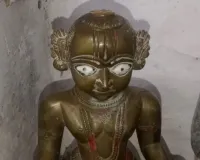 मंदिर के पास बोरे में मिली भगवान की 5 प्राचीन प्रतिमाएं, 400 साल पुरानी होने का दावा देखकर लोग रह गए हैरान