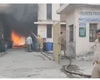 ग्रेटर नोएडा की केमिकल फैक्ट्री में लगी विकराल आग, ड्रम फटने के धमाकों से मचा हडकंप