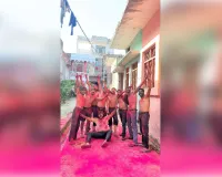 मुजफ्फरनगर के मीरापुर में उल्लास के साथ मना रंगों का पर्व, रामराज में चोरों ने बीयर शॉप से पार की हजारों की शराब