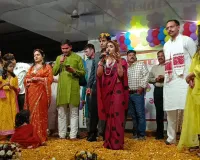 मुजफ्फरनगरः रिजर्व पुलिस लाइन में होली मिलन समारोह, एसएसपी ने रिक्रूट आरक्षियों के साथ खेली फूलों की होली