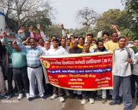 मेरठ में शिक्षणेत्तर कर्मचारियों का विशाल प्रदर्शन विभिन्न मांगों को लेकर मुख्यमंत्री के नाम सौंपा ज्ञापन