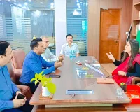 नोएडा में उद्यमियों ने डीएम संग की बैठक, बदहाल सड़कों की मरम्मत कराने की मांग