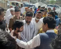 गाजियाबाद: खोड़ा अग्निकांड के पीड़ितों से मिले कैबिनेट मंत्री, एसडीएम को दिए जांच और आर्थिक सहायता के निर्देश