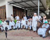 नसीरपुर विवाद में चौधरी नरेश टिकैत व सांसद हरेंद्र मलिक ने दोनों पक्षों में समझौता कराया, सिसौली में पंचायत में जुटे गणमान्य लोग