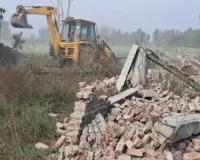 मुरादाबाद में भाजपा मेयर विनोद अग्रवाल की जमीन पर चला 'योगी का बुलडोजर', हाईवे किनारे बनी बाउंड्री ध्वस्त