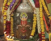 जन्माष्टमी पर कृष्ण रूप में सजे बाबा महाकाल, भस्म आरती में उमड़ा आस्था का सैलाब; ‘जय श्री महाकाल’ से गूंजा मंदिर