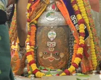 भांग-आभूषणों से सजे बाबा महाकाल! चंदन लेप के बाद हुई भस्म आरती, ‘जय श्री महाकाल’ से गूंजा मंदिर