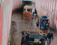 हमीरपुर में मूसलाधार बारिश से हाहाकार: 50 से अधिक घरों में घुसा पानी, पानी के तेज बहाव में फंसी रोडवेज बस