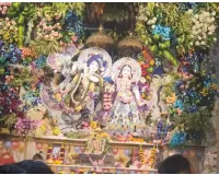 गाजियाबाद मंदिर में जन्माष्टमी की भव्य धूम! 10 टन फूलों से सजा परिसर, 4 लाख श्रद्धालुओं के पहुंचने की उम्मीद