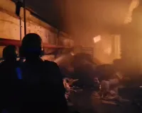 गाजियाबाद में ट्रॉनिका सिटी की फैक्ट्री में भीषण आग! 12 फायर टेंडर से 6 घंटे में बुझी लपटें, टीन शेड भरभराकर गिरा