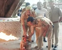 खतौली थाने में अग्निशमन विभाग का फायर सेफ्टी लाइव डेमो, पुलिसकर्मियों को सिखाए गए बचाव के तरीके