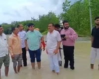 मुरादाबाद में बाढ़ के बीच ग्राउंड जीरो पर उतरे डीएम, कुंदरकी विधायक संग ट्रैक्टर पर बैठकर लिया जायजा
