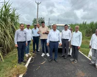 खतौली के जलभराव प्रभावित गांवों में पहुंचे उप गन्ना आयुक्त, लाल सड़न रोग से ग्रसित फसलों का लिया जायजा