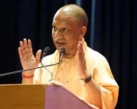 मथुरा में सीएम योगी के काफिले के पास बिजली के तारों में धमाका, सुरक्षा में बड़ी चूक