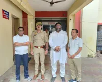 मुजफ्फरनगर में विवादित होर्डिंग पर सपा-भाजपा समर्थक आमने-सामने, पोस्टर फाड़े जाने के बाद पुलिस की बड़ी कार्रवाई