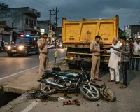 मुजफ्फरनगर में दर्दनाक हादसा: ड्यूटी से घर लौट रहे बाइक सवार युवक को डंपर ने मारी टक्कर, मौत