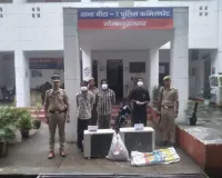ग्रेटर नोएडा: बंद घरों में चोरी करने वाले गिरोह का भंडाफोड़, तीन बदमाश गिरफ्तार