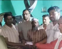 मुजफ्फरनगर: तालाब में डूबने से हुई 17 वर्षीय अजनान की मौत, विधायक पंकज मलिक ने पीड़ित परिवार को दी एक लाख की मदद