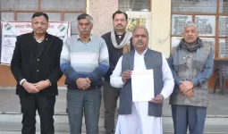 शामली में शिक्षा स्तर गिरने पर चिंता, वित्तविहीन स्कूलों के शिक्षकों ने CM को भेजा ज्ञापन